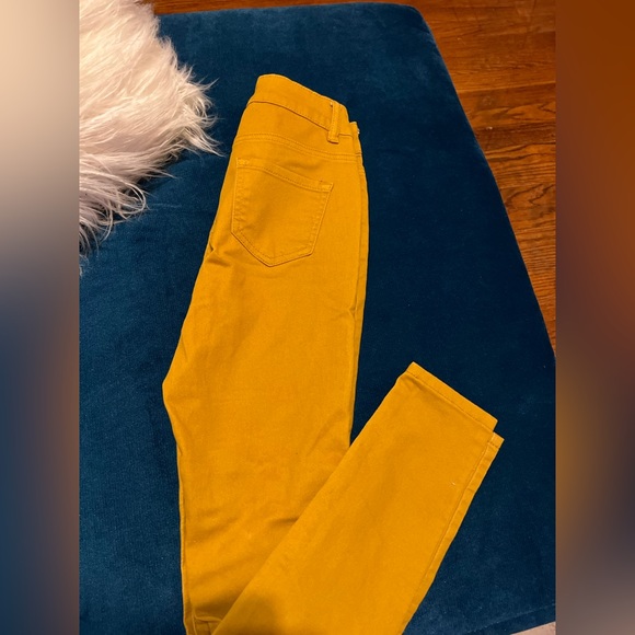 Mustard colored pants - Picture 4 of 6